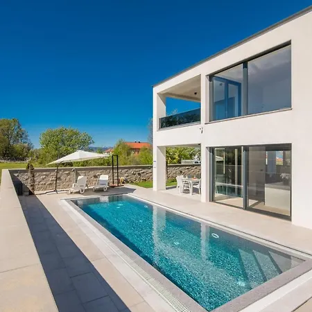 Modern Weiss With Heated Pool 马林斯卡