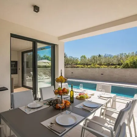 Modern Weiss With Heated Pool * Malinska
