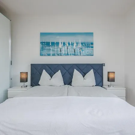 Modern Weiss With Heated Pool *
