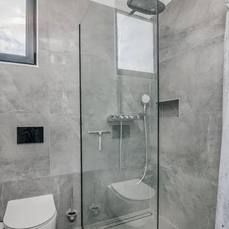 Modern Weiss With Heated Pool Villa
