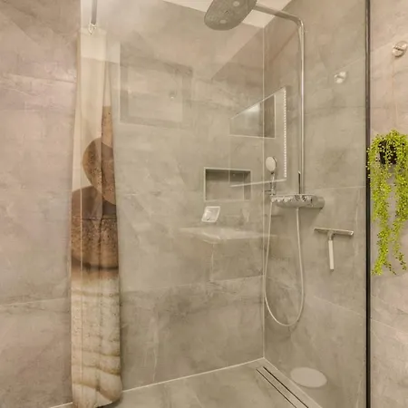 Modern Weiss With Heated Pool Villa *