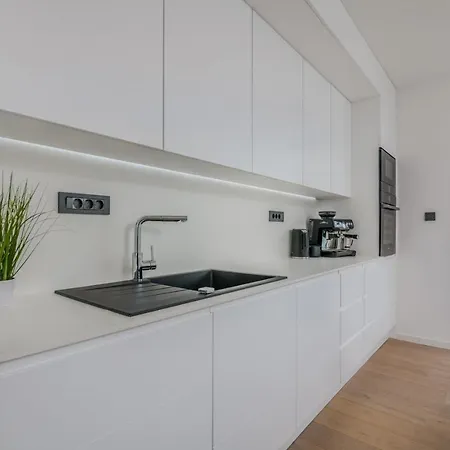 Modern Weiss With Heated Pool * Malinska