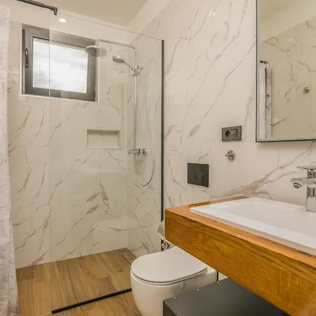 Modern Weiss With Heated Pool Villa *