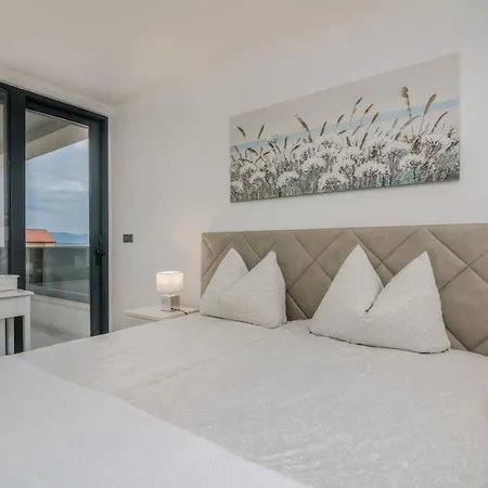 וילה Modern Weiss With Heated Pool מאלינסקה